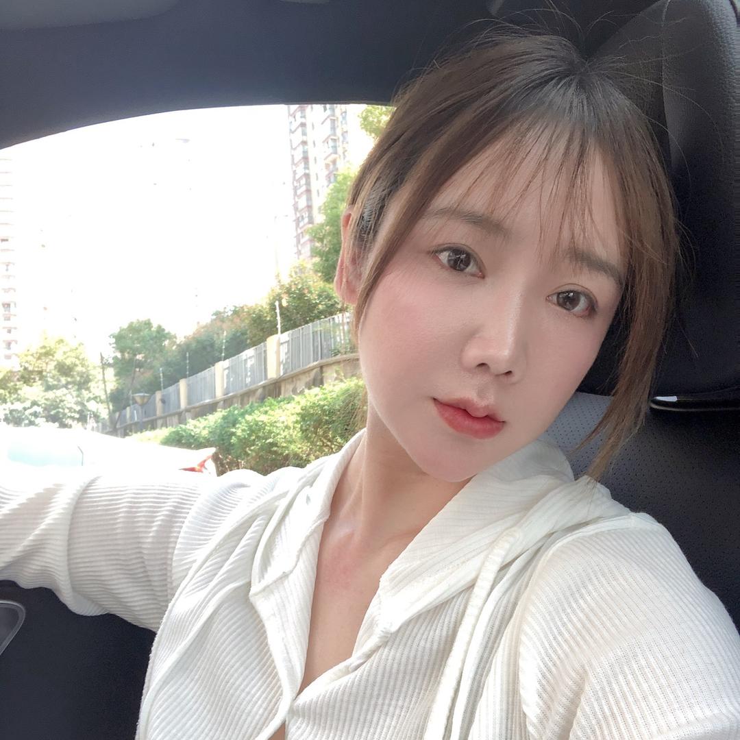 王依依玩视频小号