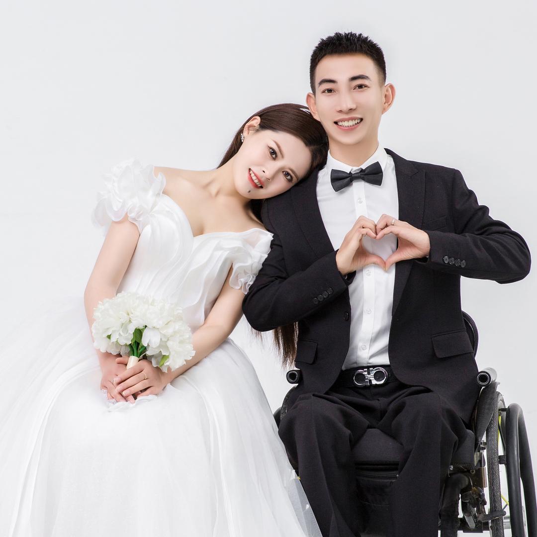 卖丑馍馍的小二哥