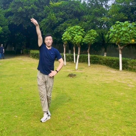 七哥爱跳舞