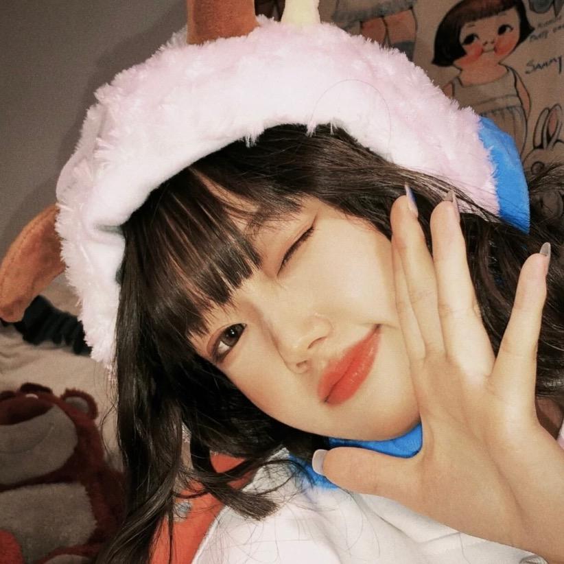 美女ᵇᵃᵇʸ小刘在冬眠