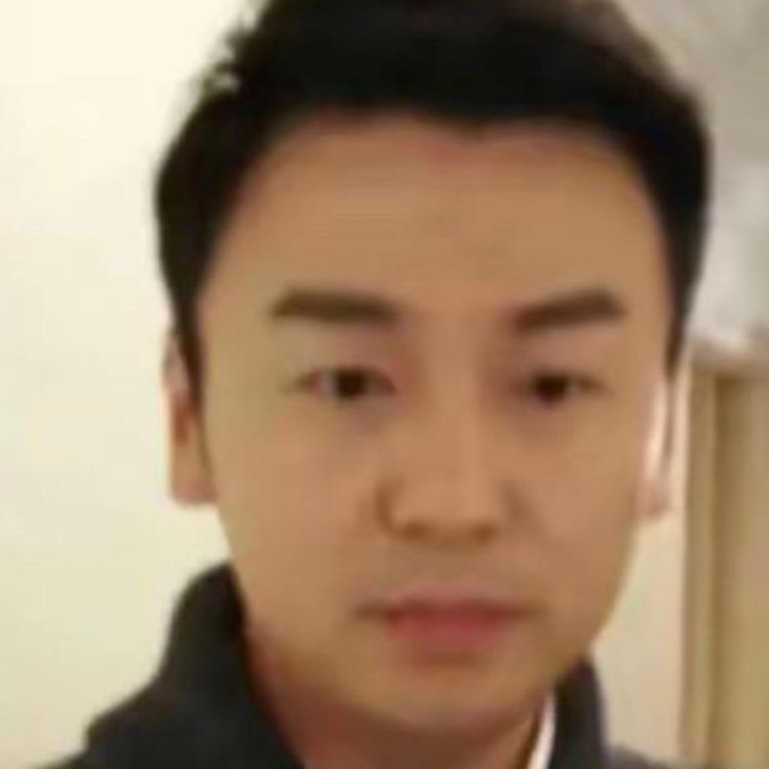 爱吃食物的女孩子