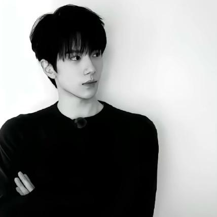 ㅤㅤᅠㅤㅤᅠㅤㅤㅤᅠㅤ有只小鹿