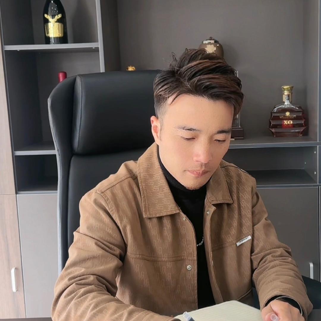 桃桃文化传媒-烁哥