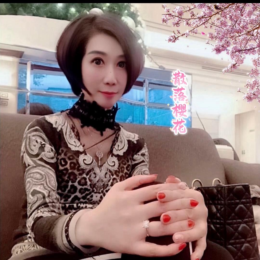 散落樱花