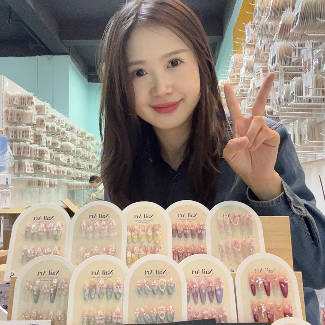 登登登源头穿戴甲批fa