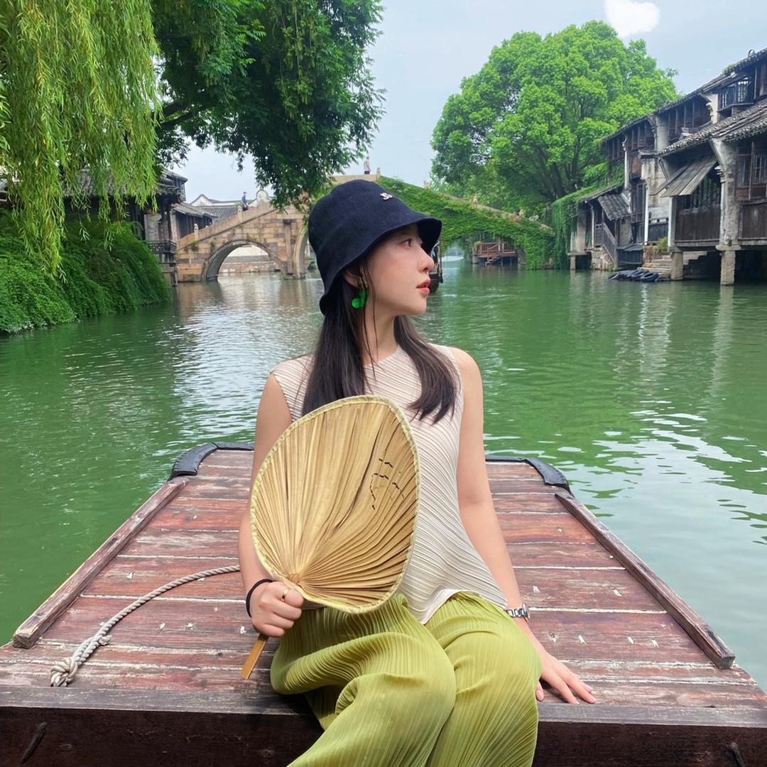 莹莹轻奢包柜