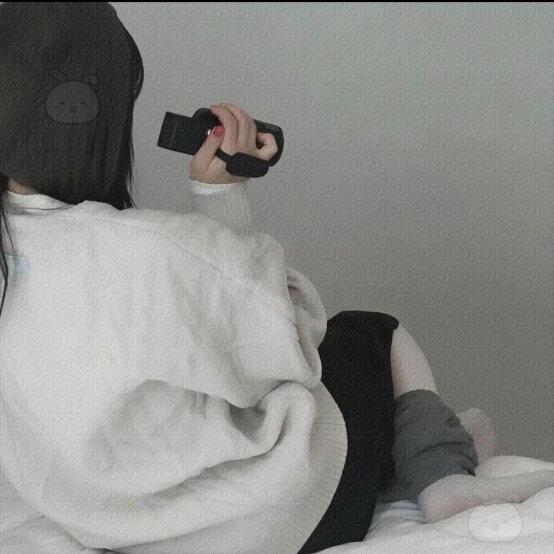 ︆