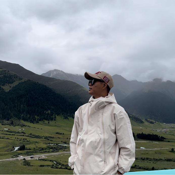 一块腹肌的白皮体育生