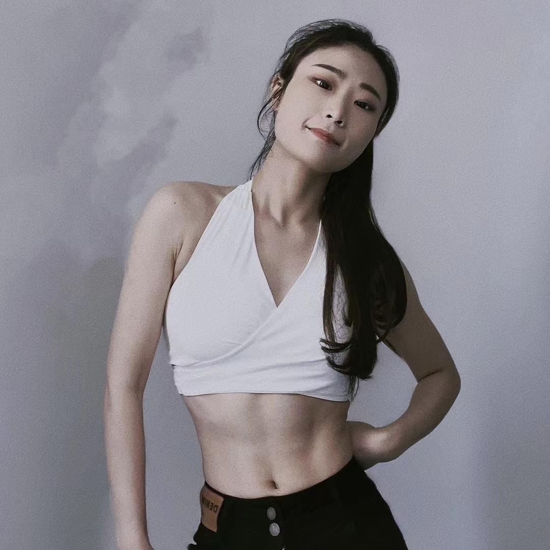 李晚晚运动穿搭