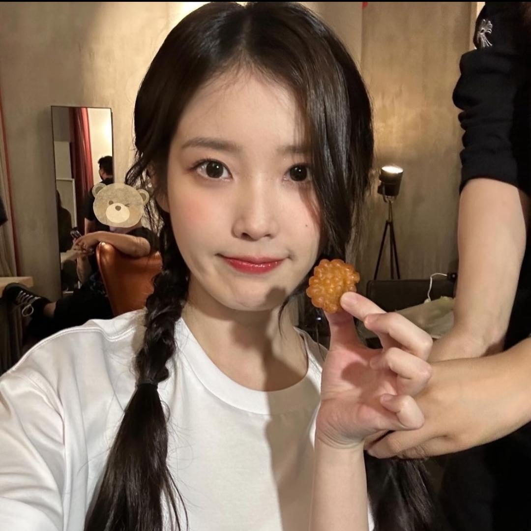 IU