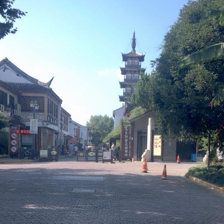 朱。