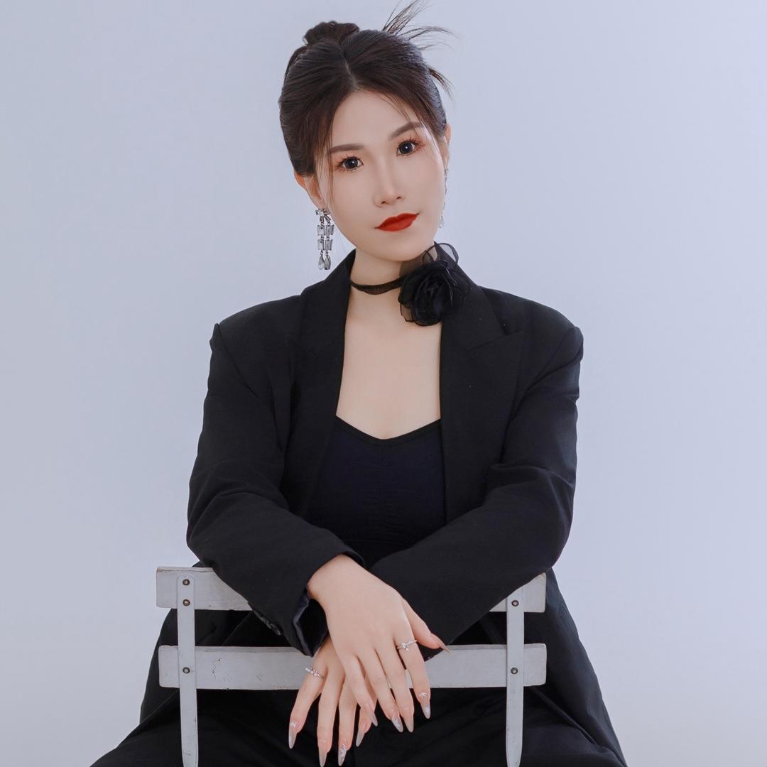 主持人• 拾玥「以声入局」
