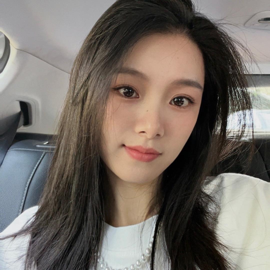@   黎丽