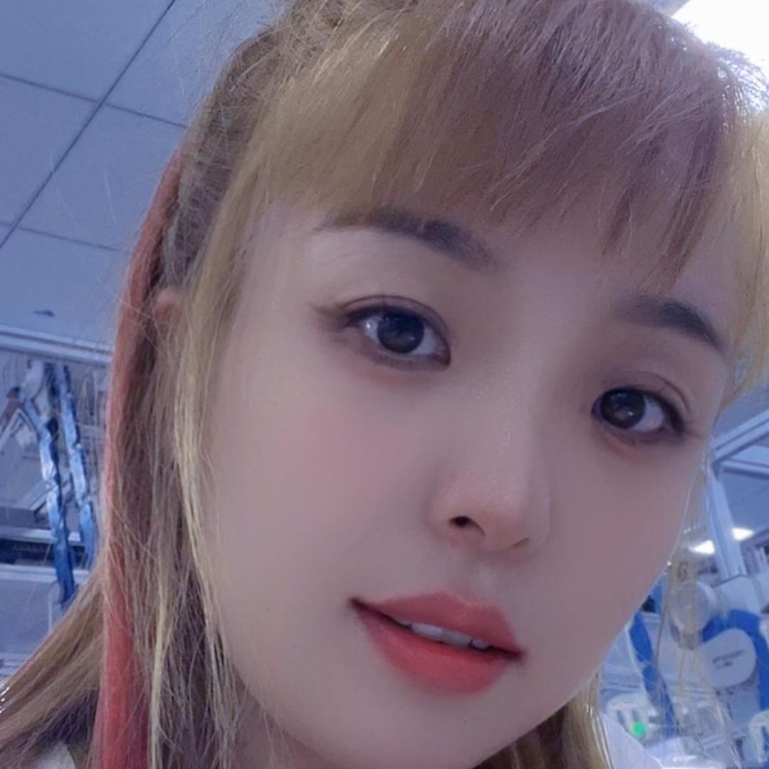 朝寝坊をする丫头一りん