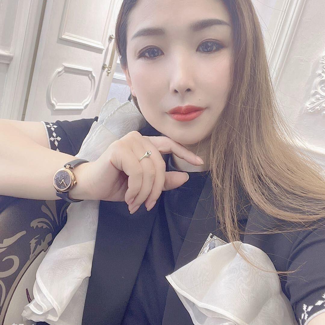 蝶梦菲鹅绒服工厂店