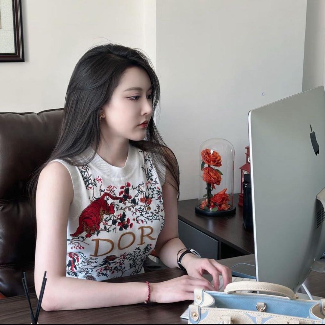 尼娜Nina服装穿搭分享