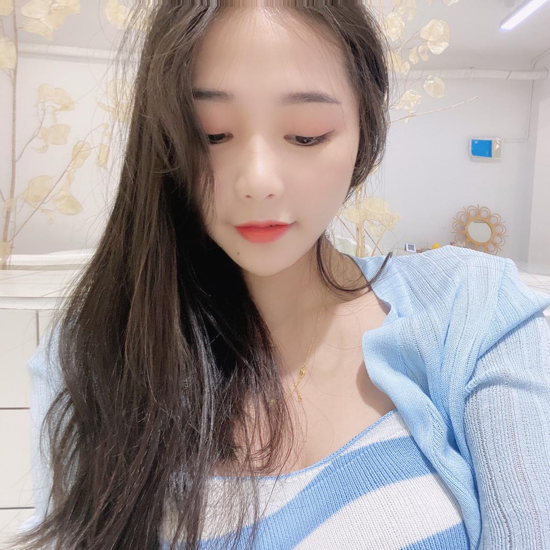 灿