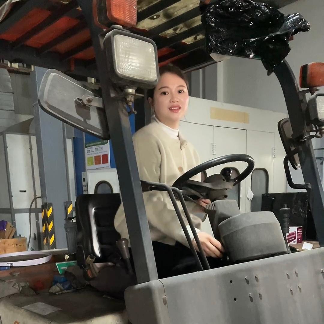 搬电池的陈有钱