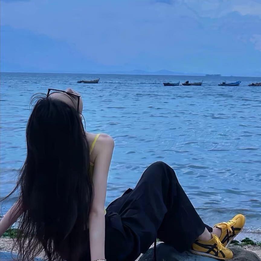 捏我小肥脸.