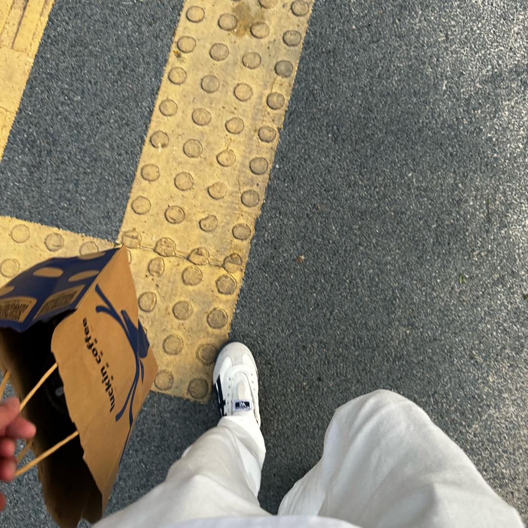 財¥