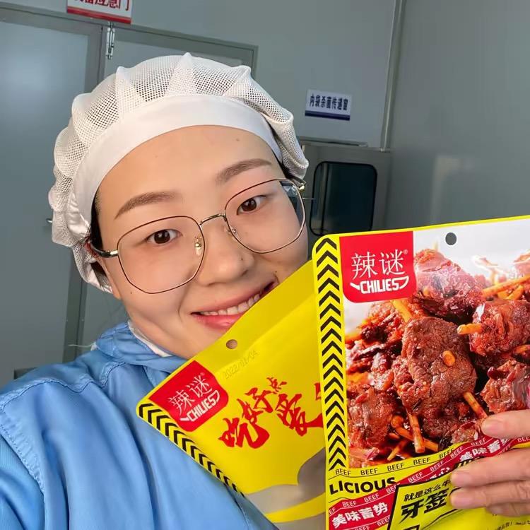 辣谜食品的小老板娘