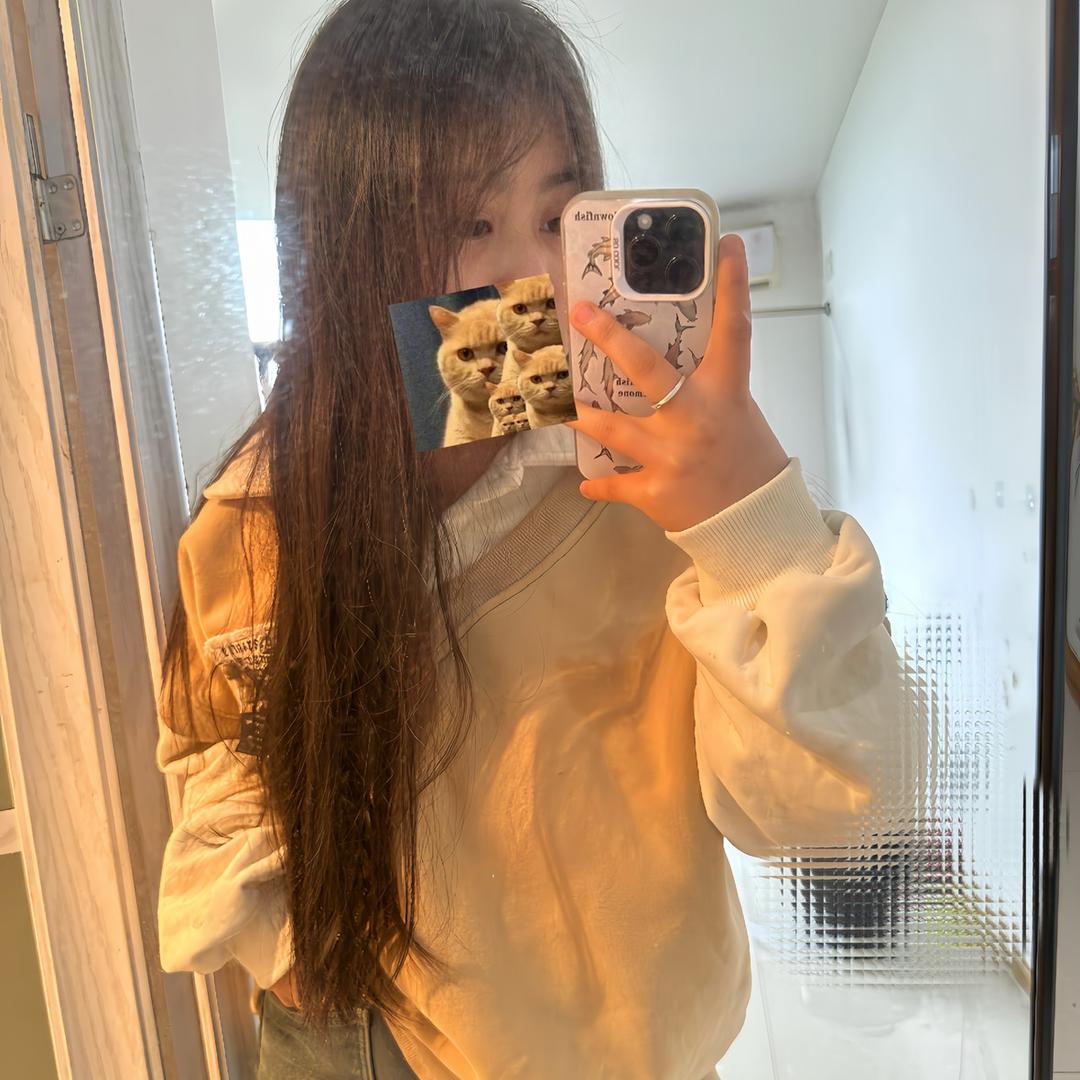 小 艳 .