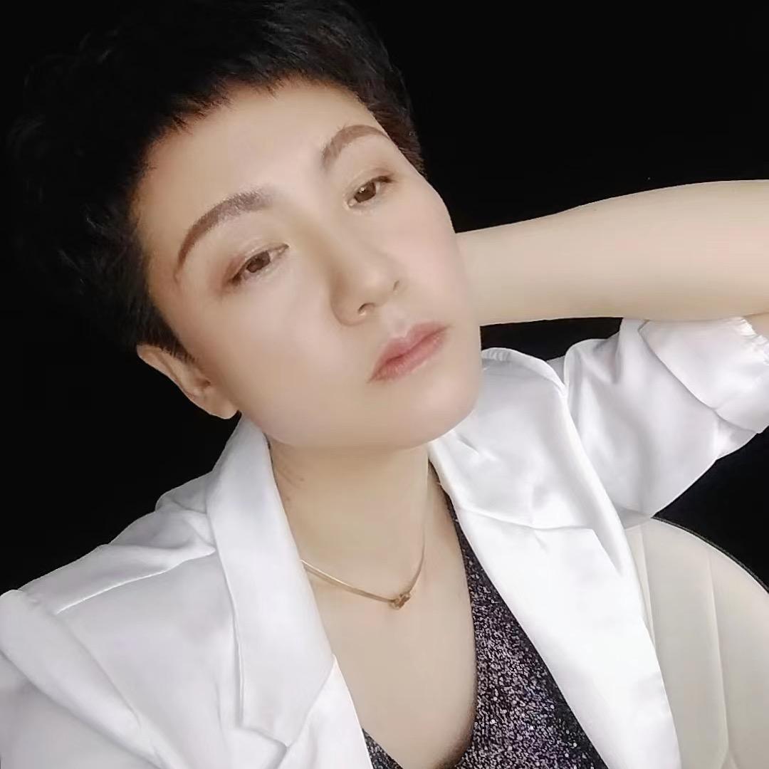 景儿手舞