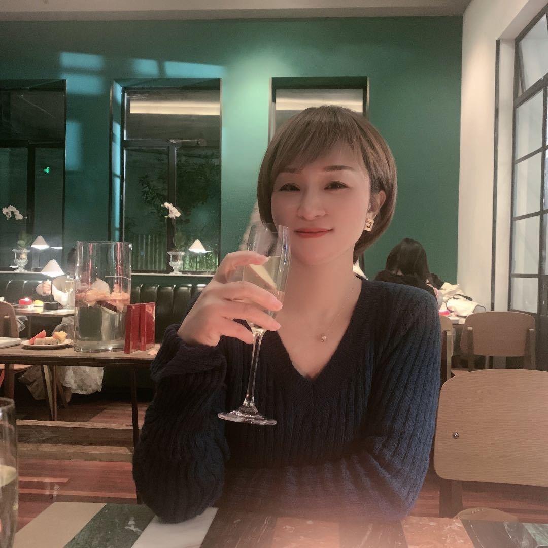 广州白马香姿蔻服装批发五楼5568