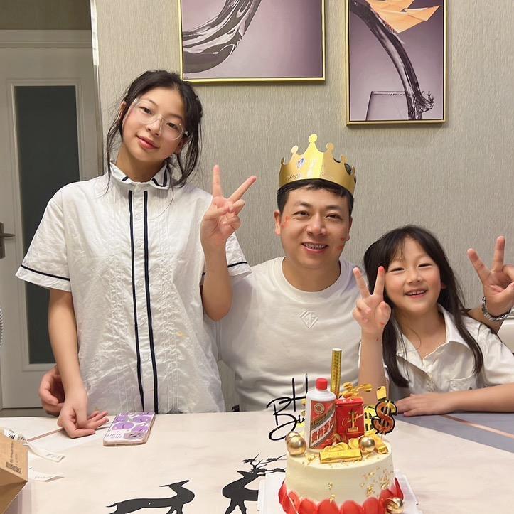 老丁和女儿日常