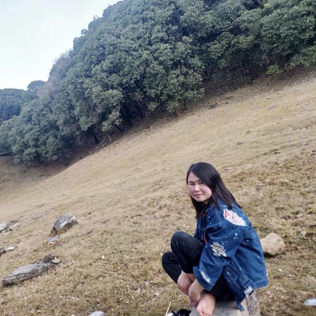 何不一笑而过