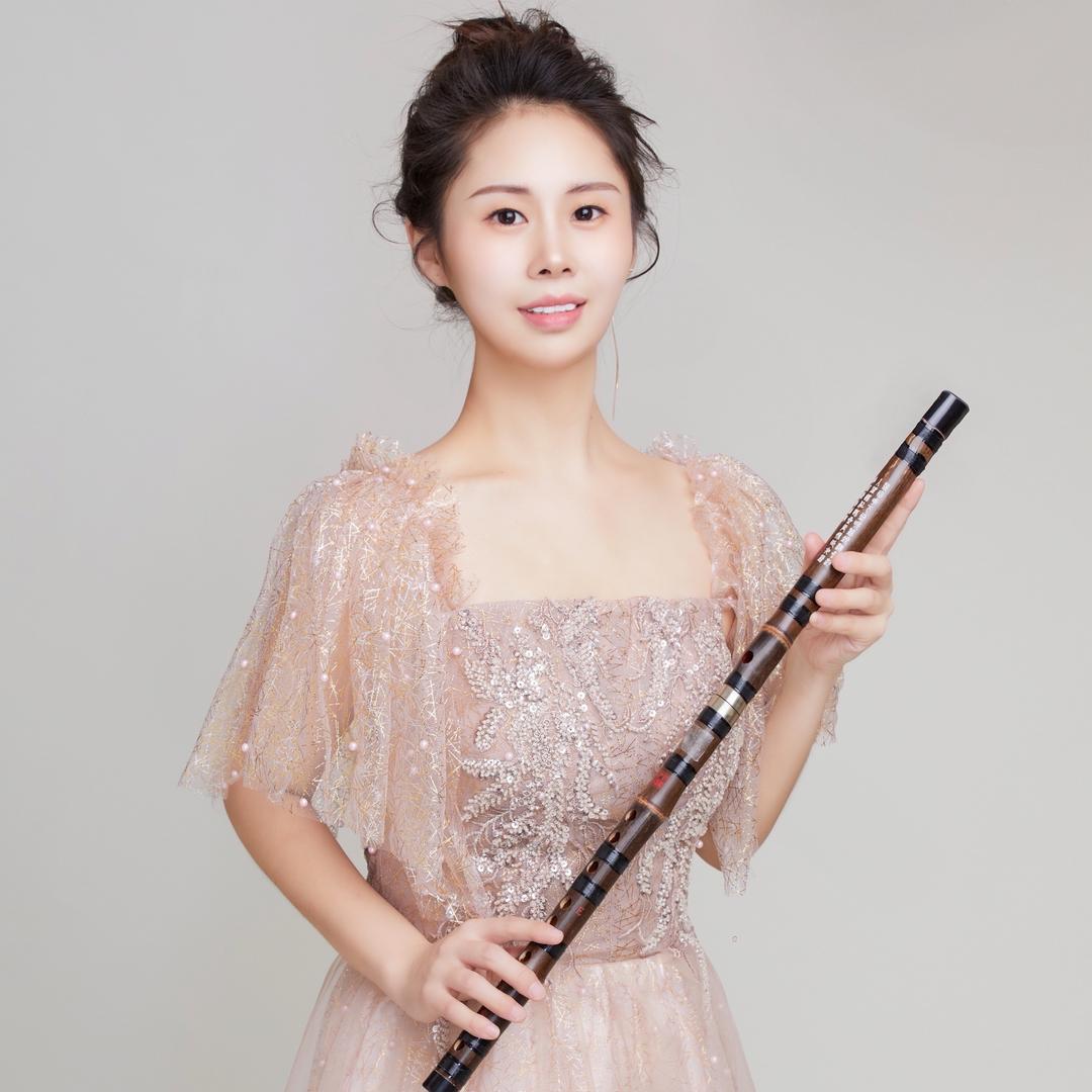 小乔吹竹笛