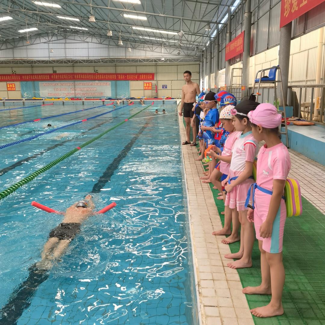 武鸣训练基地游泳馆阿波教练
