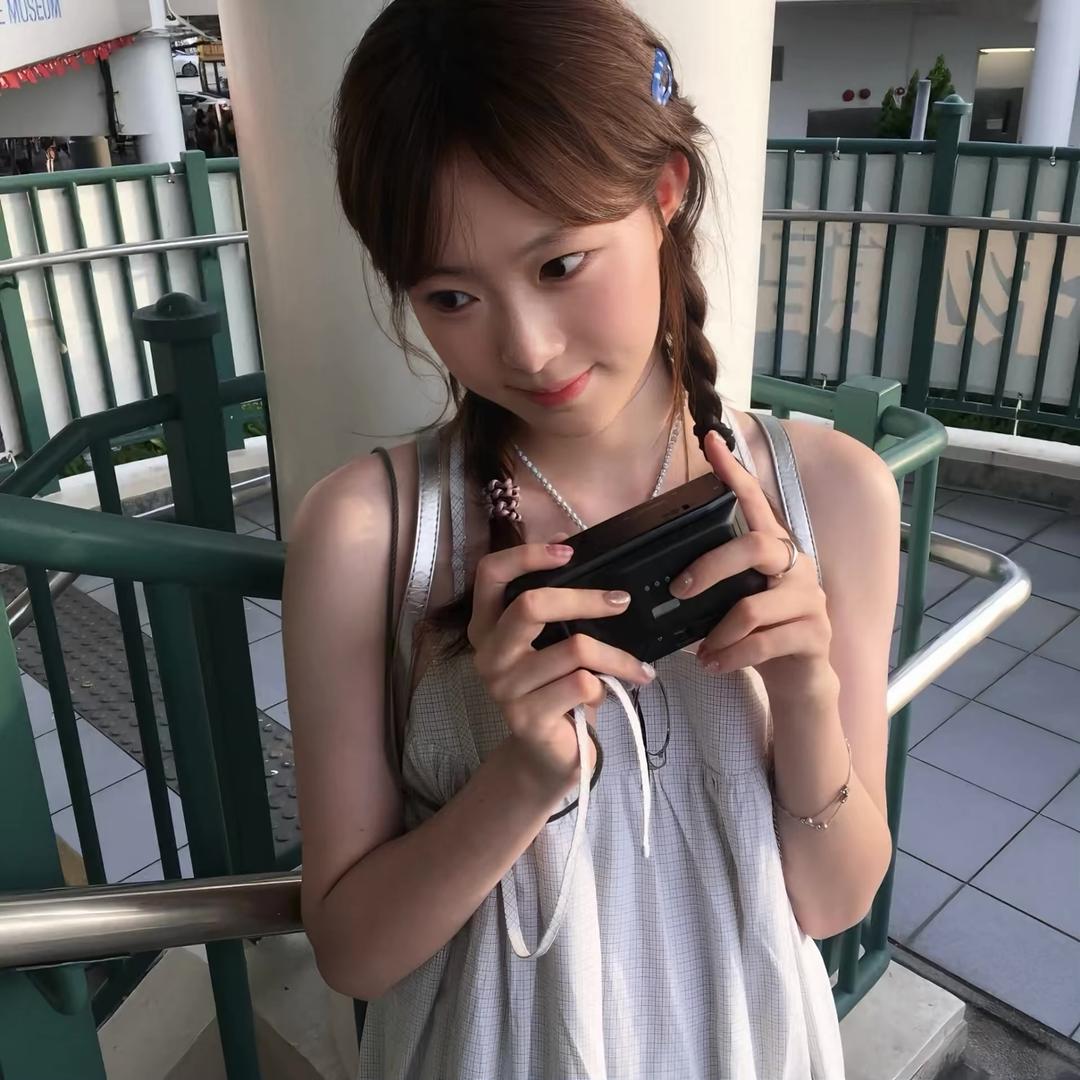 阿莹.