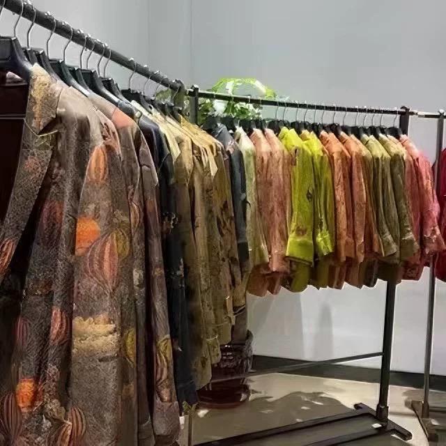 初闻晓丝绸工厂店