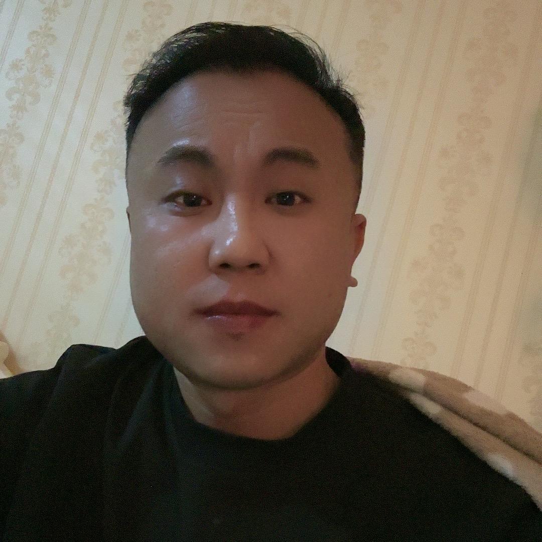 赵东。