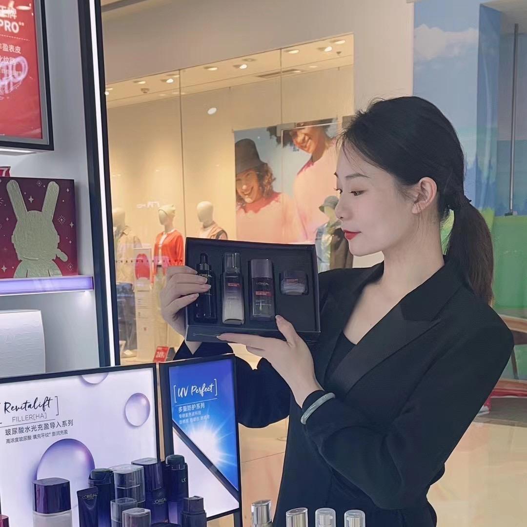 蜜蜂美妆专营店小黎专柜直播