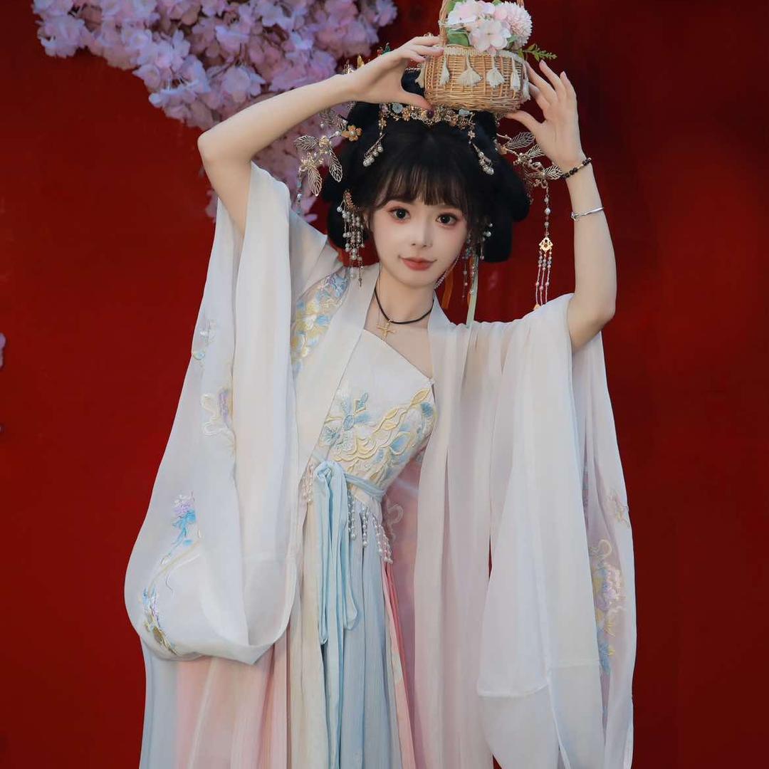 钟楼汉服妆造早早