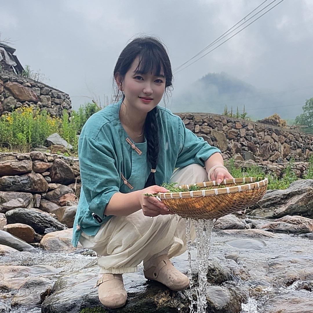 山村明家姑娘