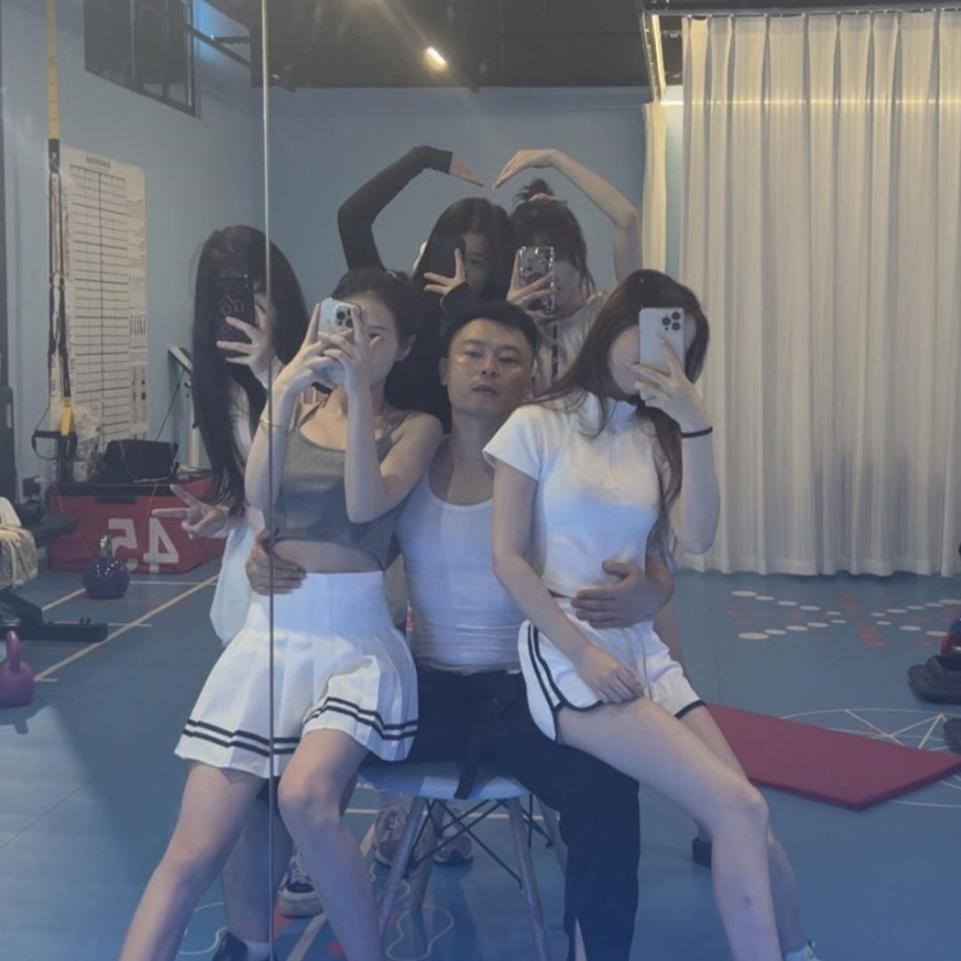 逸淘服饰