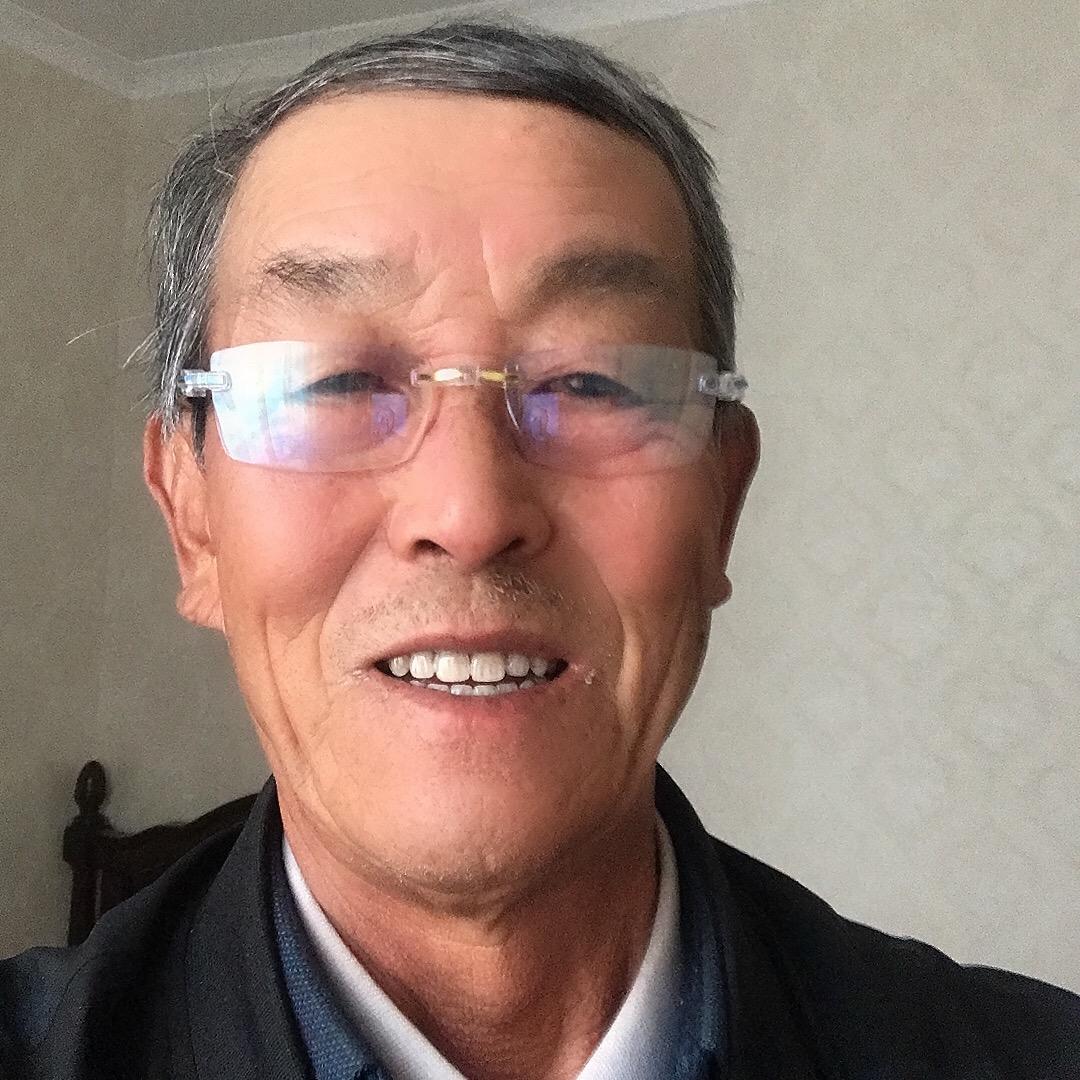 开心健康的老头