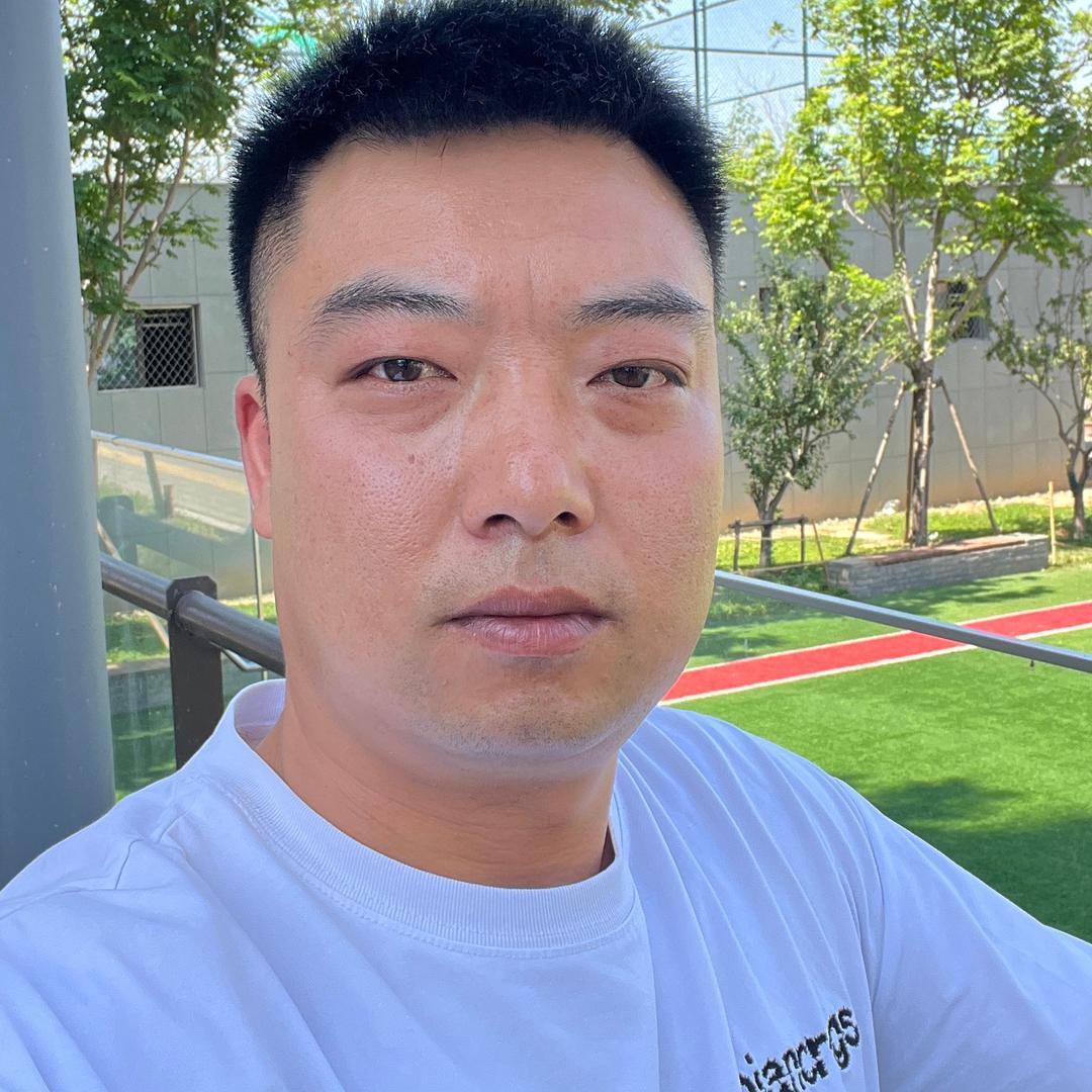 小伟（收长头发）