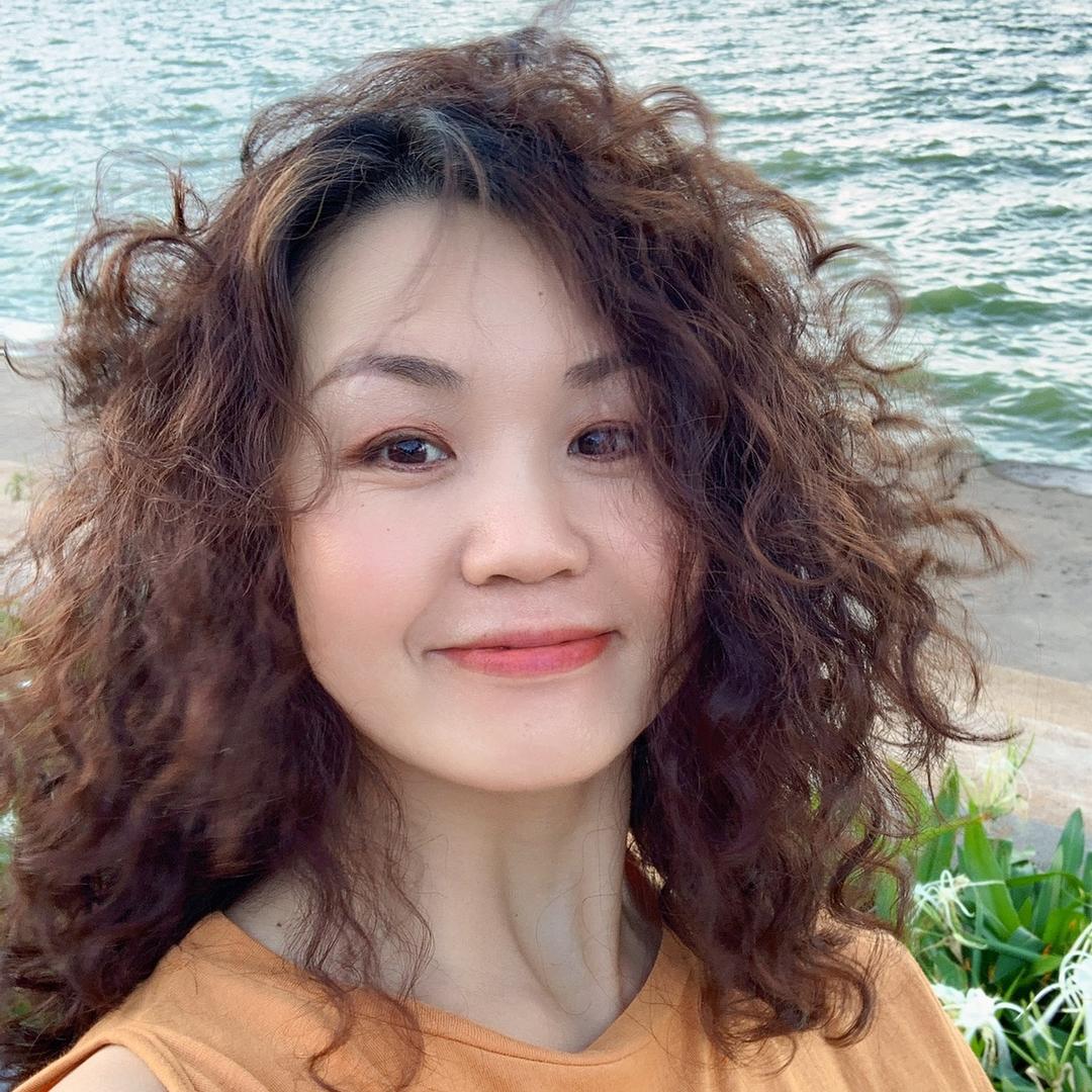 阳光里的燕子