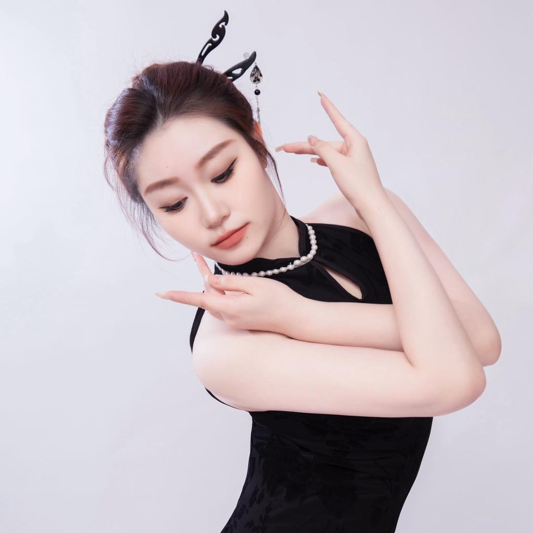 贾贾会跳舞💃