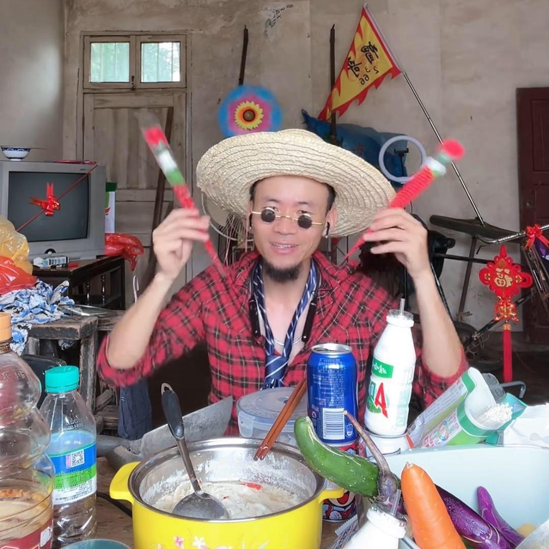 帽哥（00后直播养家）