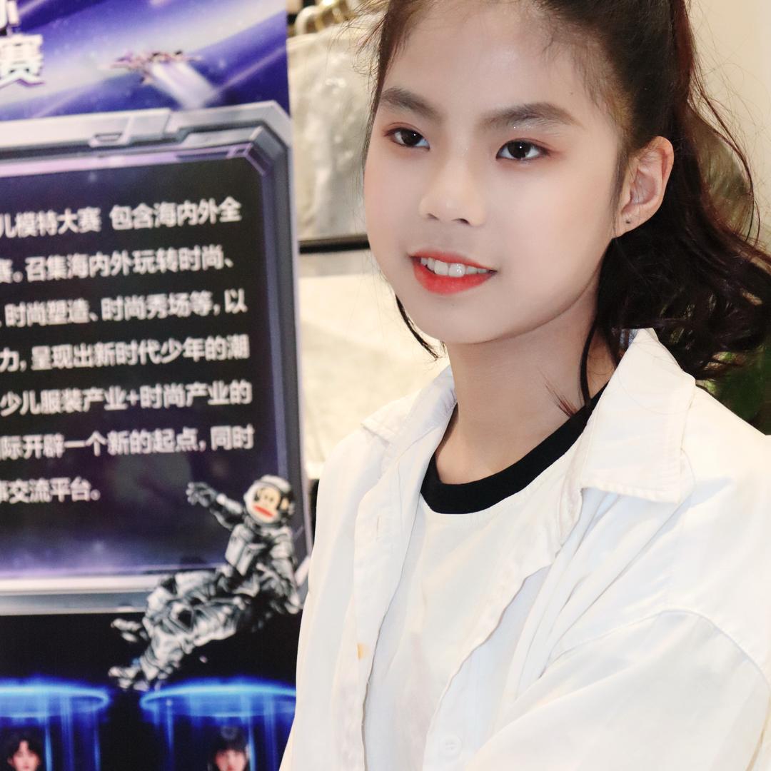 这个女孩叫菲儿