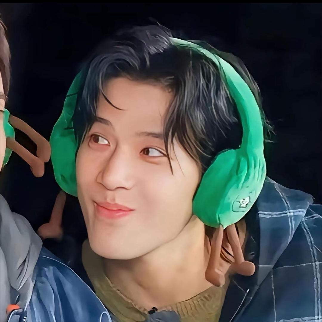 ぃ灰色河堤° *╯︶╰*