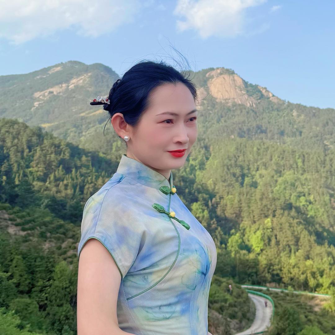 旗袍驻村书记徐若琼