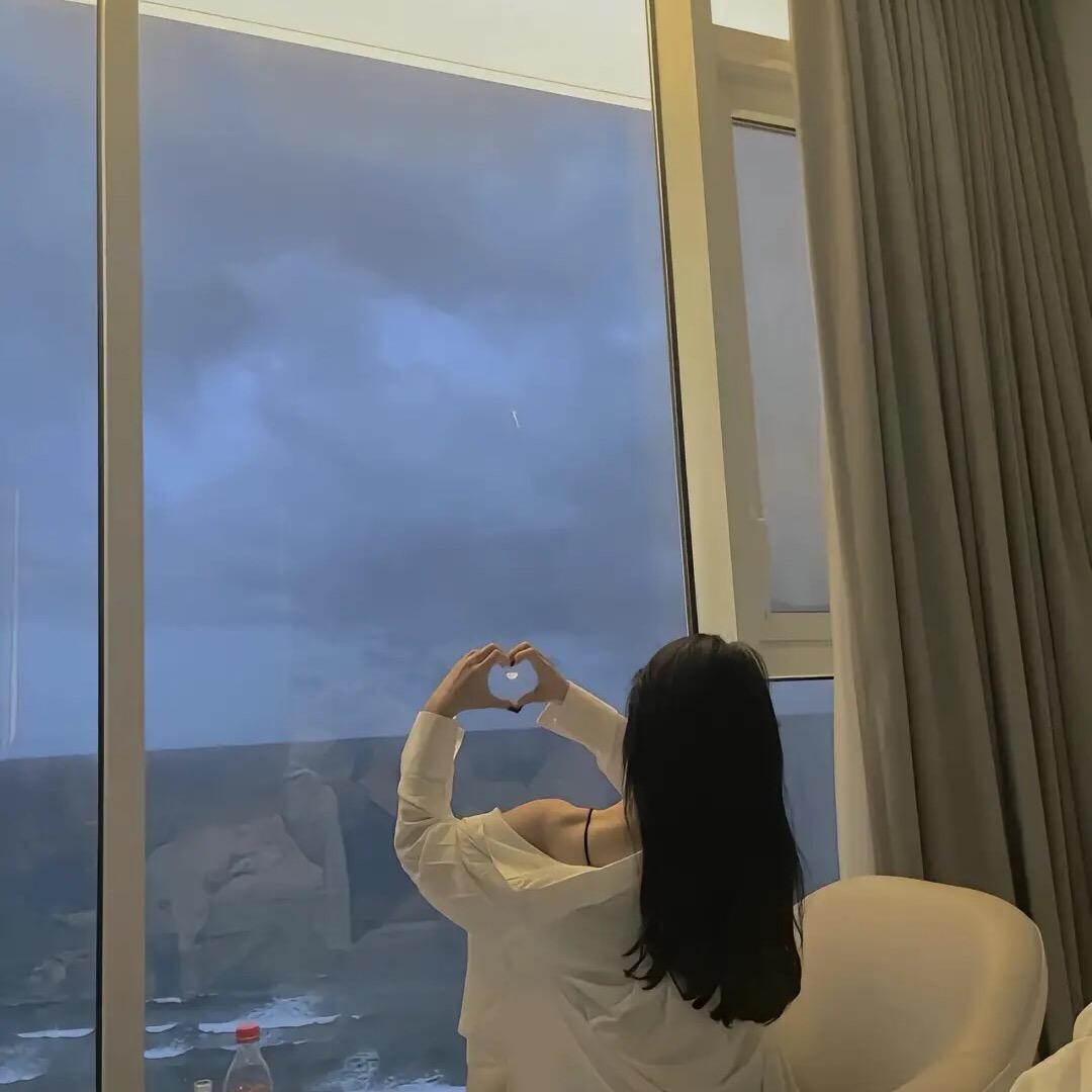 小颖吃不饱