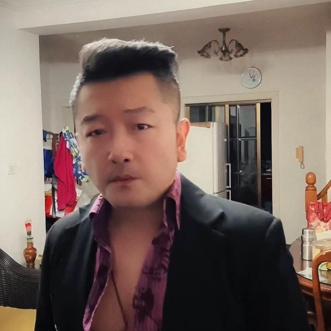 亖伈人