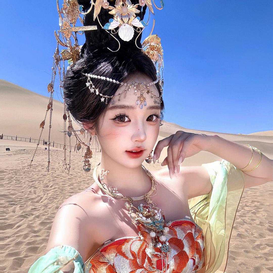 敦煌化妆师莉莉